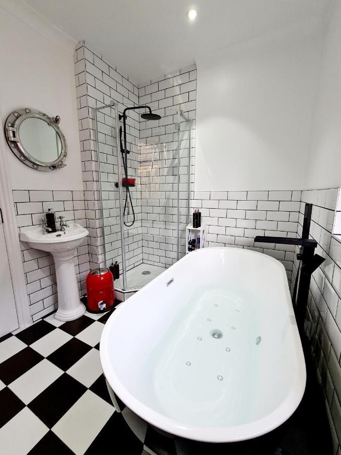 Southsea Royale James Bond 3 Bed Cool Penthouse, Seafront Parking Portsmouth Exterior photo