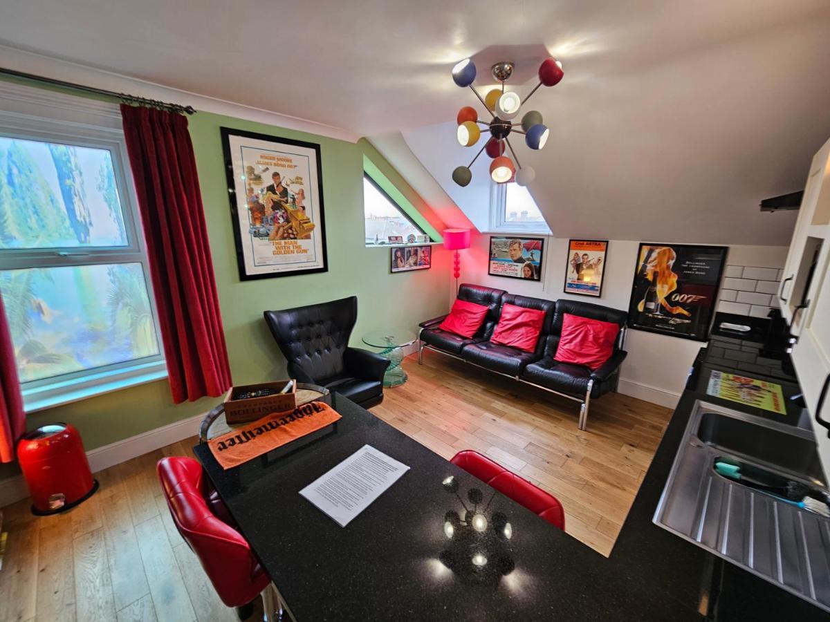 Southsea Royale James Bond 3 Bed Cool Penthouse, Seafront Parking Portsmouth Exterior photo